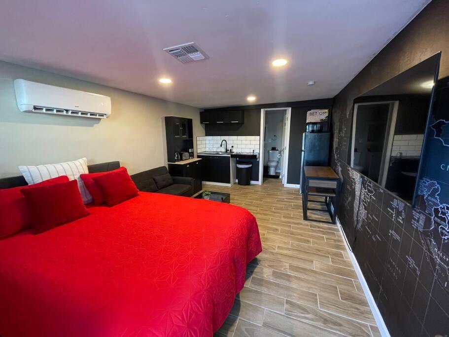 New Midtown Modern Studio With Backyard Phoenix Esterno foto