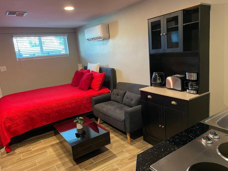 New Midtown Modern Studio With Backyard Phoenix Esterno foto