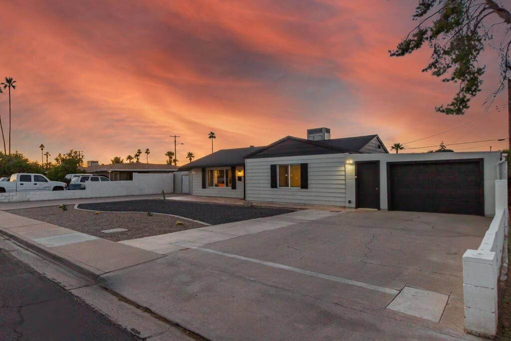 New Midtown Modern Studio With Backyard Phoenix Esterno foto